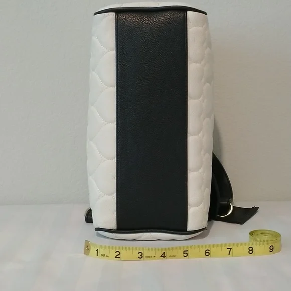 XOX BETSY JOHNSON PURSE Cream, Black, and Gold Heart Bag. - Picture 9 of 14